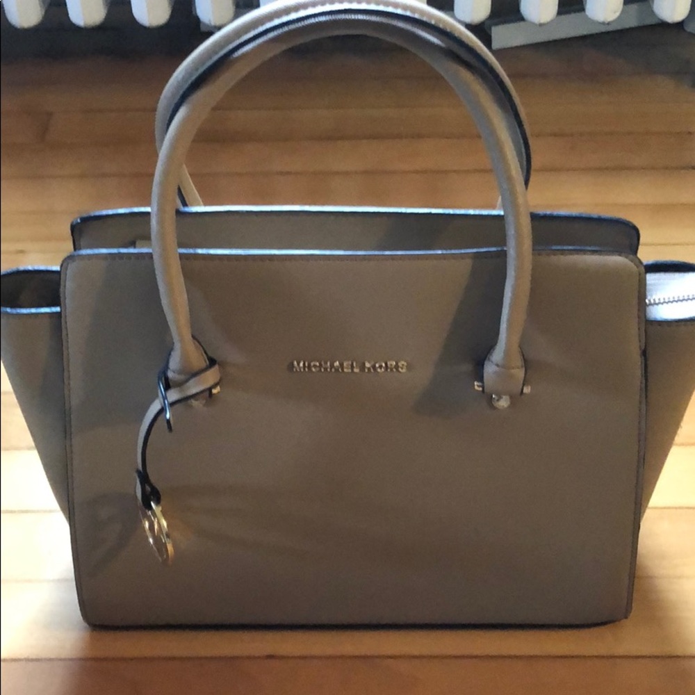 NEVER USED, MK purse
